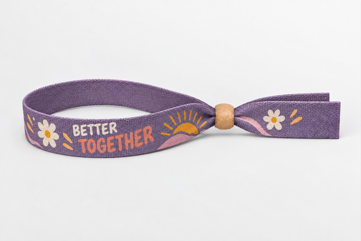 Violetti puuvillaranneke, jossa Better Together -painatus