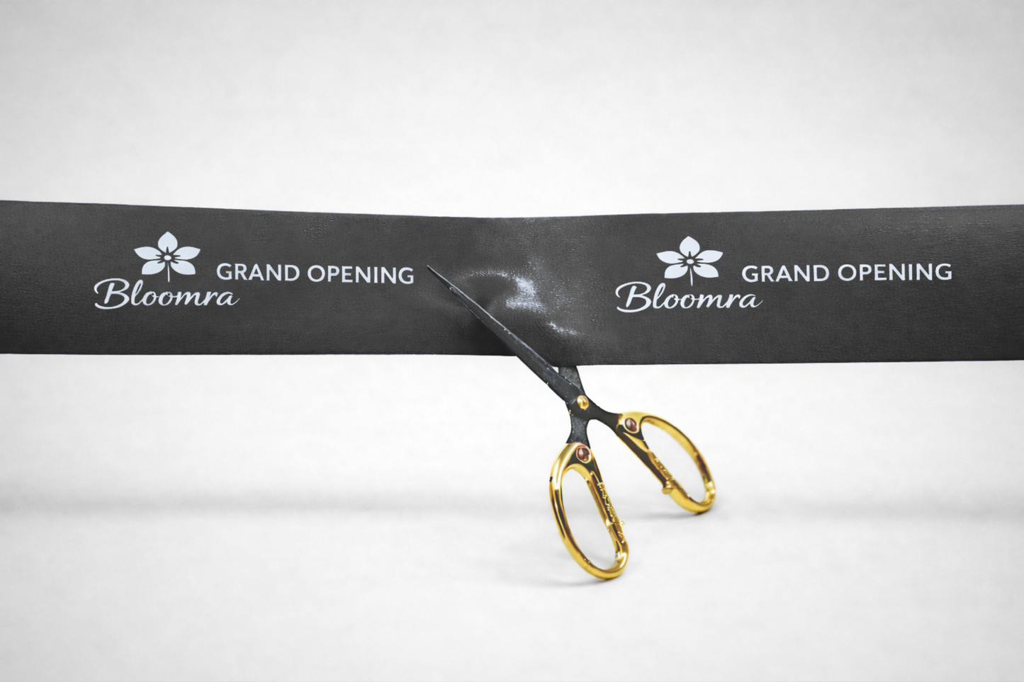 Avajaisnauha painatuksella