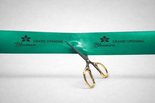 Avajaisnauha painatuksella