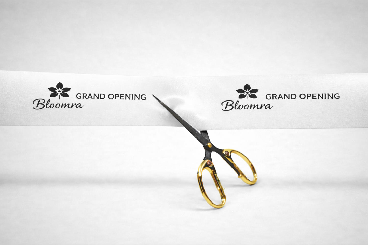 Avajaisnauha painatuksella