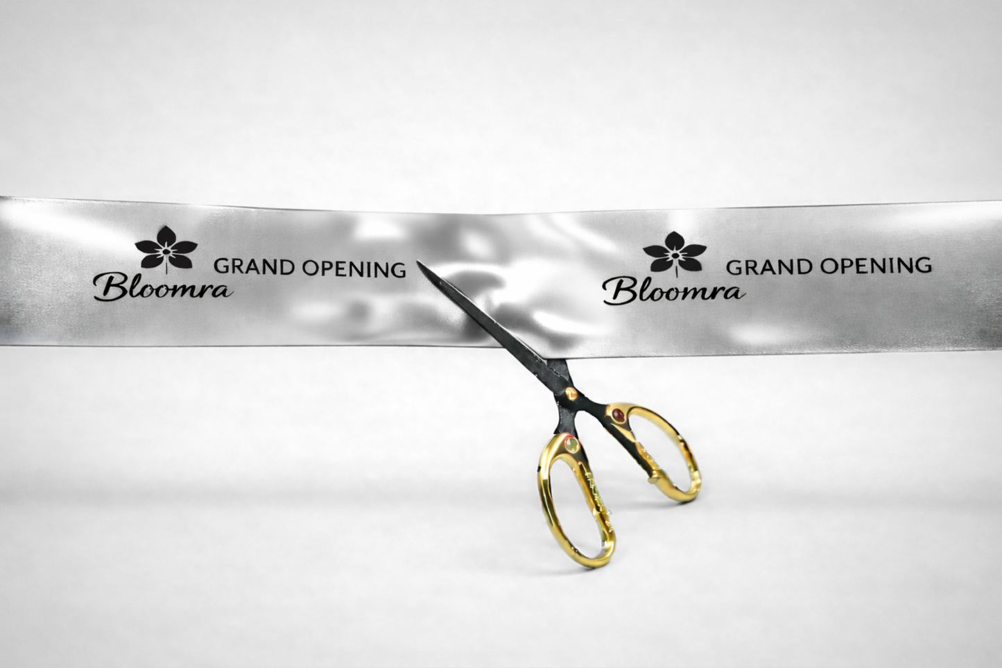 Avajaisnauha painatuksella