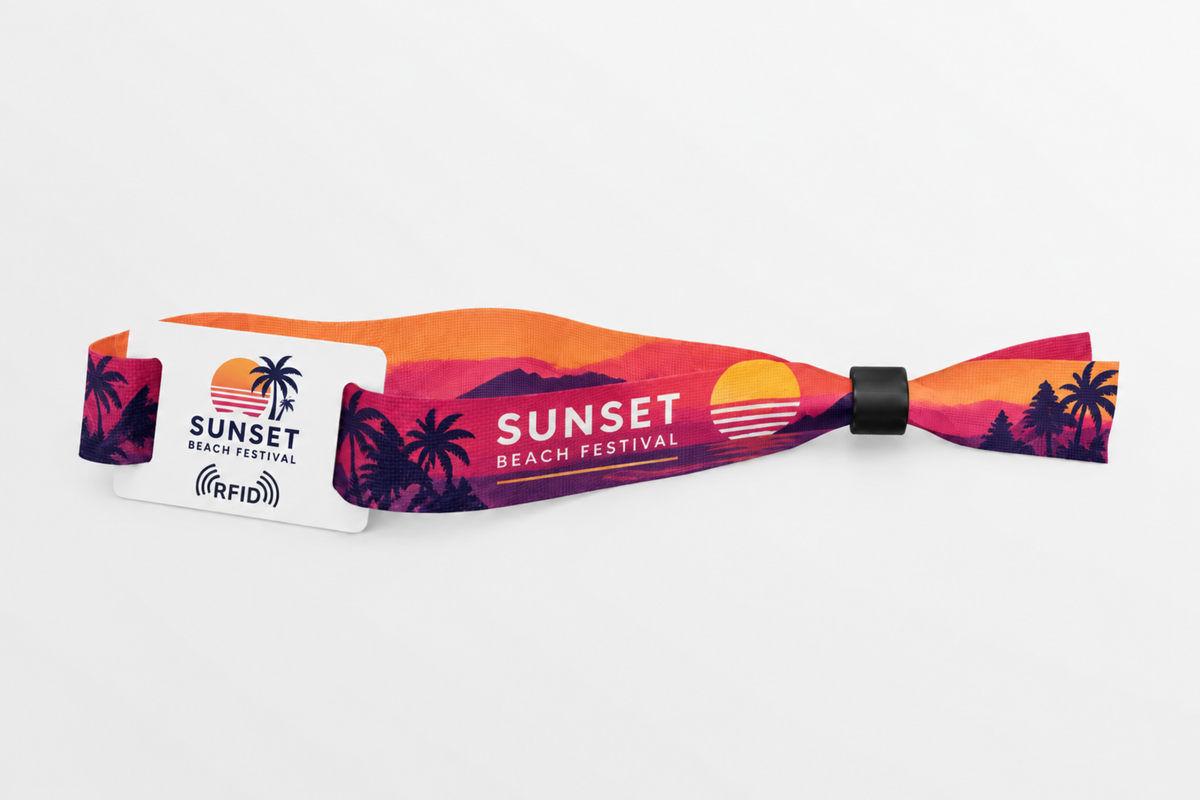 RFID rPET -kangasranneke, jossa oranssi auringonlaskun rantafestivaalipainatus